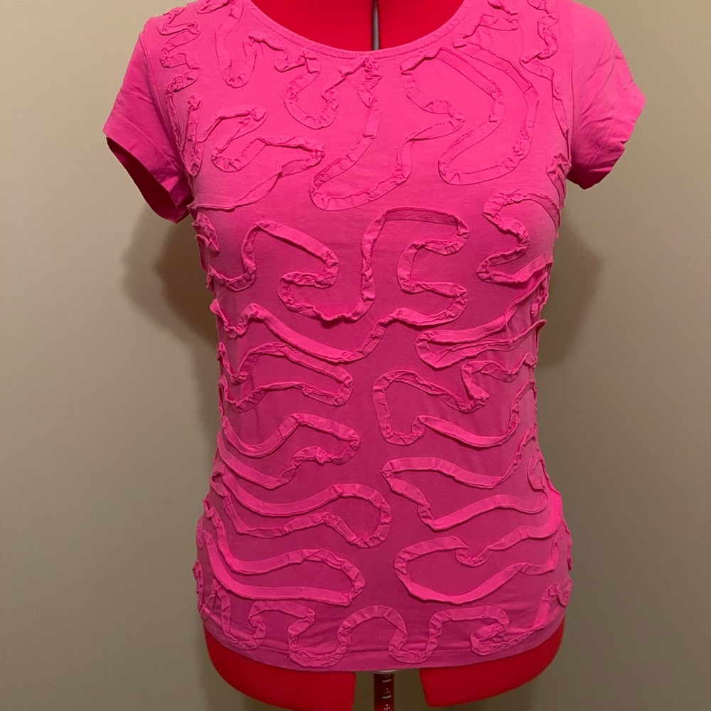 Women’s got pink fitted t-shirt with decorative front, crew neck, short sleeves